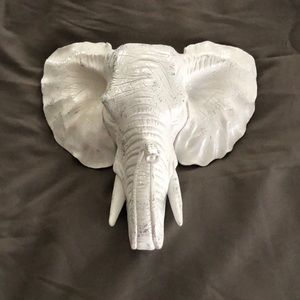 Super cute elephant to hang on wall for decoration